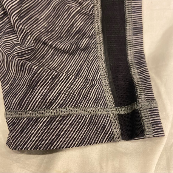 Lululemon Capris size 6 - Picture 3 of 5